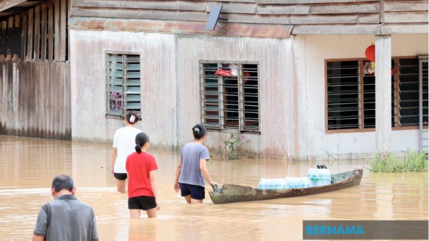 Miền Đông Malaysia căng mình trong lũ: Số người sơ tán tăng lên hơn 6.700