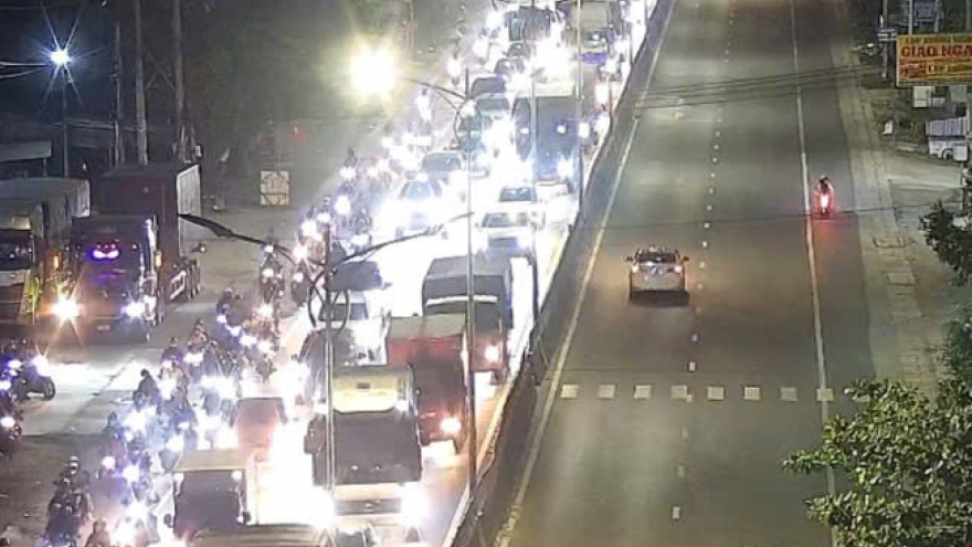 Kẹt xe ở Đồng Tháp do người dân từ quê lên Thành phố Hồ Chí Minh tăng cao