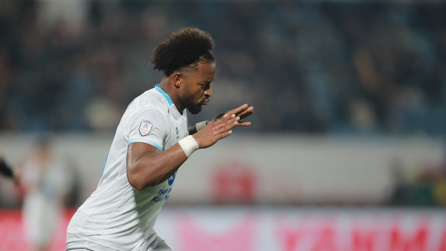 Xuân Son tiếp thêm sức nóng cho cuộc đua vua phá lưới V-League