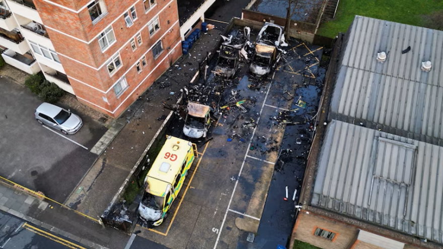 Thủ tướng Anh lên án vụ phóng hỏa nhằm vào xe cứu thương ở London