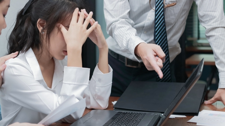 Làm việc với sếp ái kỷ, sức khỏe nhân viên bị ảnh hưởng đến mức nào?