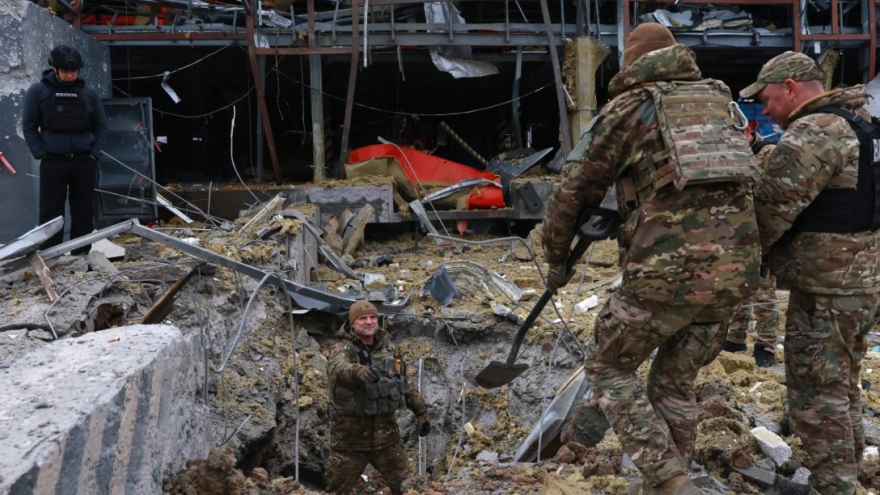 Nga chuẩn bị dồn lực tấn công, Ukraine lo hụt đà giữa khủng hoảng kép