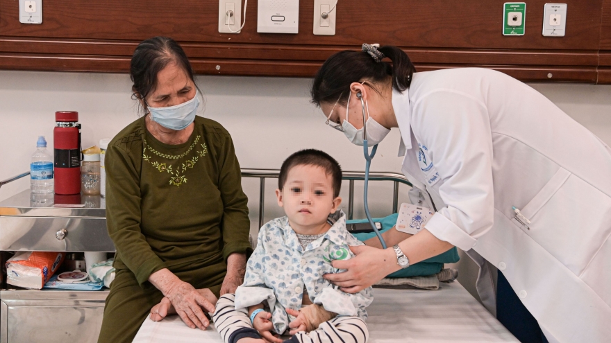 Bệnh tay chân miệng tăng gấp 5 lần, Bộ Y tế hoả tốc yêu cầu ứng phó