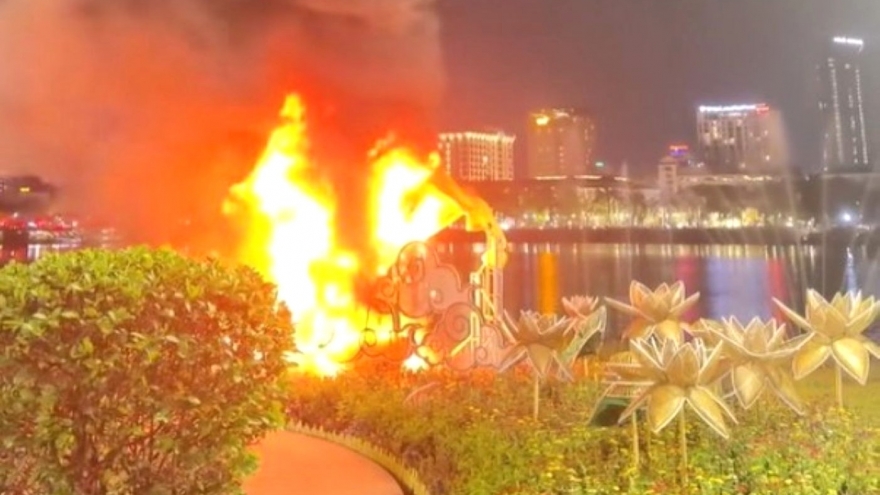 Linh vật ngựa tại Công viên Thương Bạc, thành phố Huế bất ngờ bốc cháy