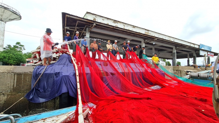 Cà Mau hỗ trợ ngư dân đổi, nâng cấp thiết bị giám sát tàu cá