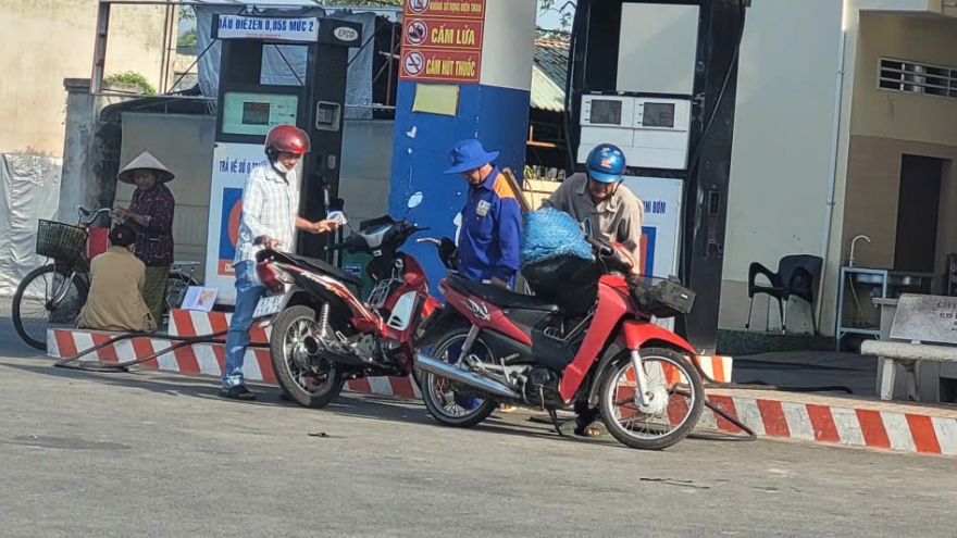 Nhiều cửa hàng xăng dầu ở Đồng Tháp bán cầm chừng khi dầu tăng giá