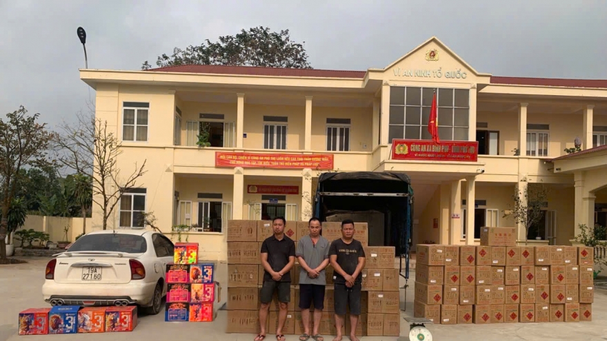 Công an Phú Thọ khởi tố vụ án buôn bán, vận chuyển gần 2 tấn pháo hoa nổ