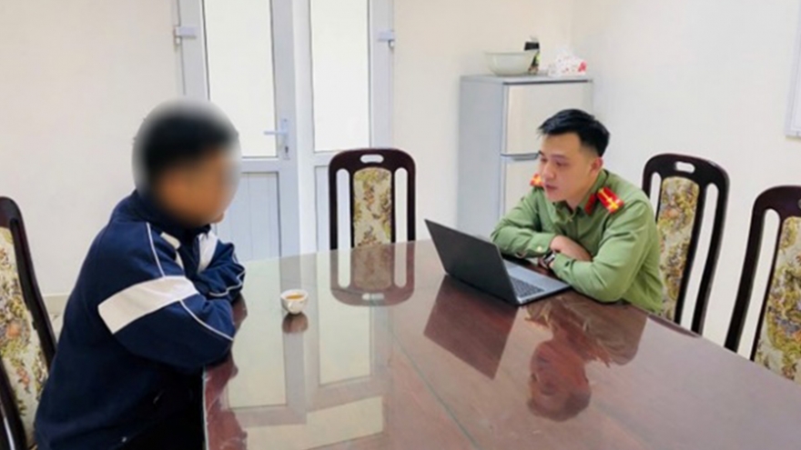 Tung tin sai sự thật về tăng giá xăng dầu, nhân viên bán xe điện bị phạt 7,5 triệu