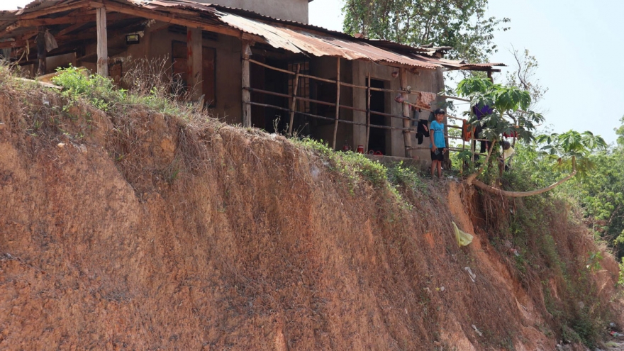 Kiểm tra việc nhà mặt tiền thành "vực sâu” khi hiến đất làm đường ở Đồng Nai
