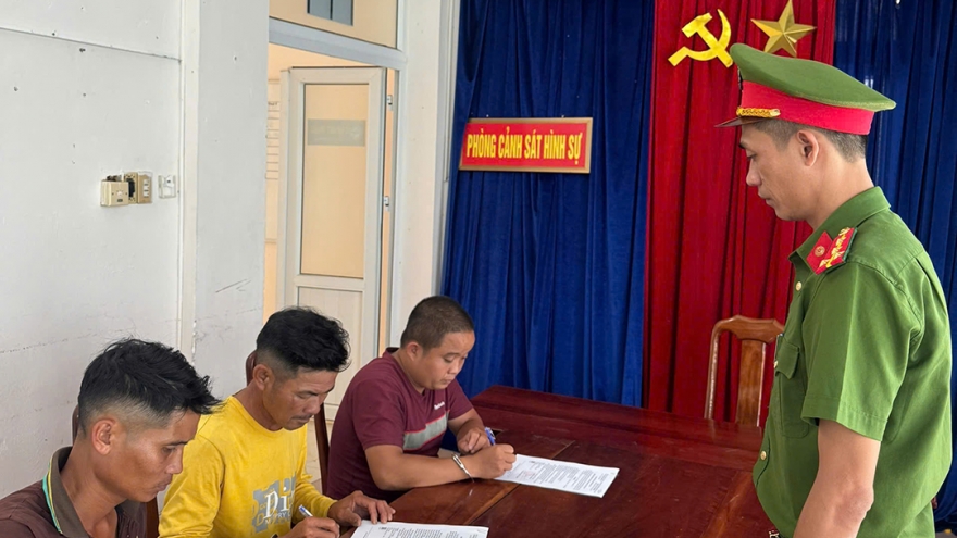 Chỉ vì mâu thuẫn nhỏ, 3 người đánh 1 người bị lún sọ não