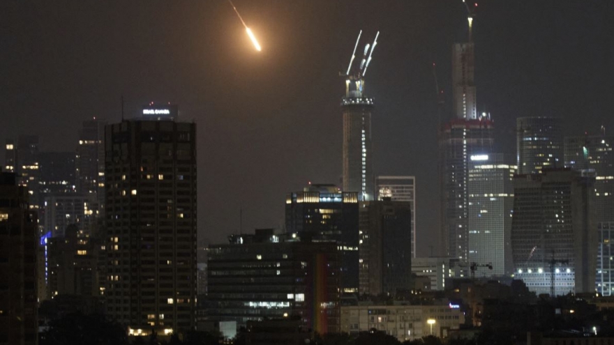 Iran chấp nhận ngừng bắn với Mỹ và Israel nhưng cảnh báo: Xung đột chưa kết thúc