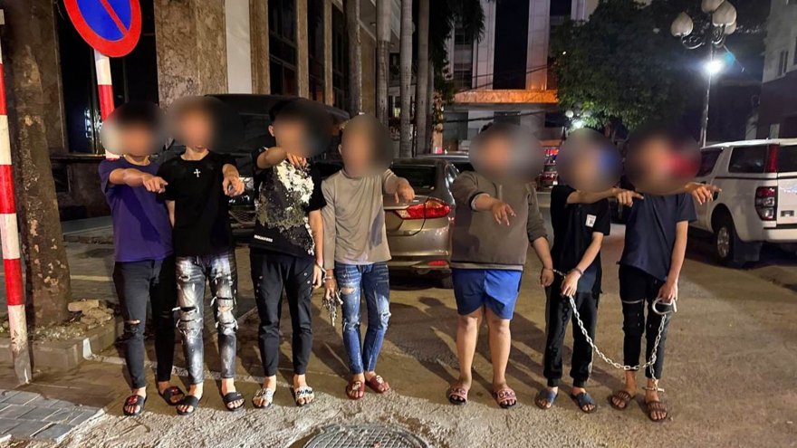 Đánh nhầm người, tiện tay cướp tài sản, 8 thiếu niên bị bắt