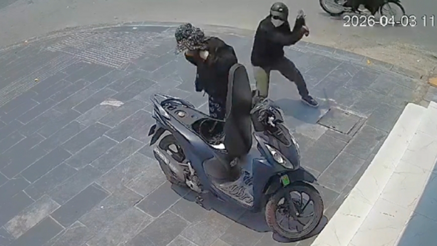 Truy tìm kẻ bịt mặt dùng hung khí tấn công phụ nữ ở Nghệ An