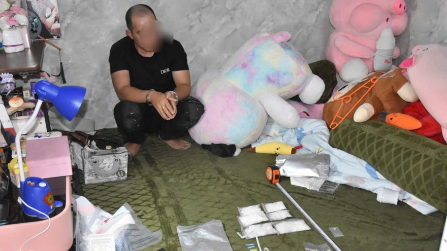 Đối tượng tàng trữ ma túy và súng chống trả, làm bị thương một cán bộ