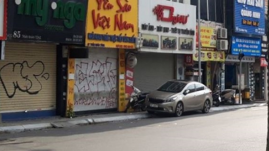 Bên kia đường