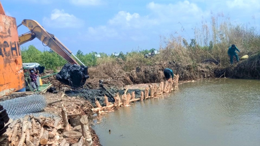 Đã khắc phục xong việc vỡ đập ngăn mặn vào rừng U Minh hạ