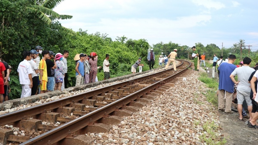 Người phụ nữ tử vong khi băng qua đường sắt