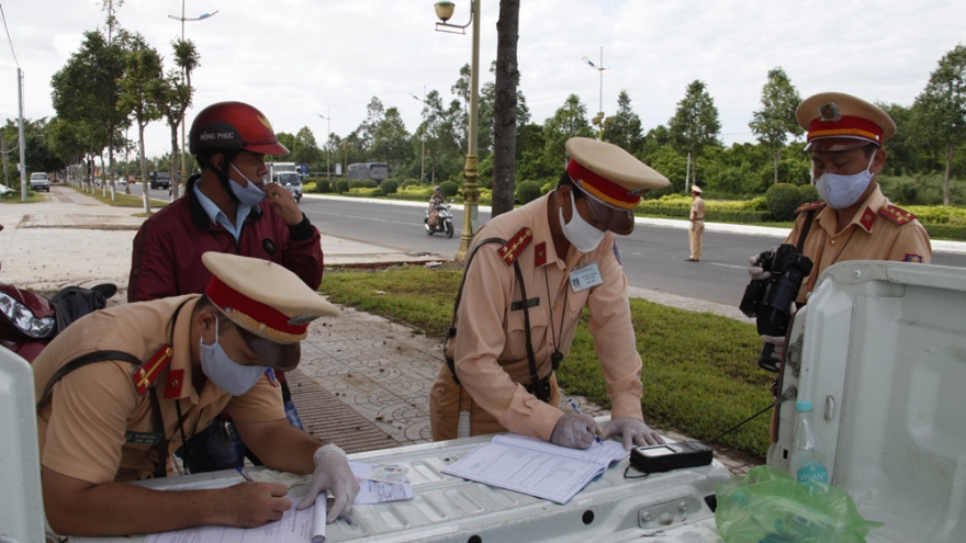 Cần Thơ ra quân kiểm tra, nhiều người đổ xô mua bảo hiểm xe máy