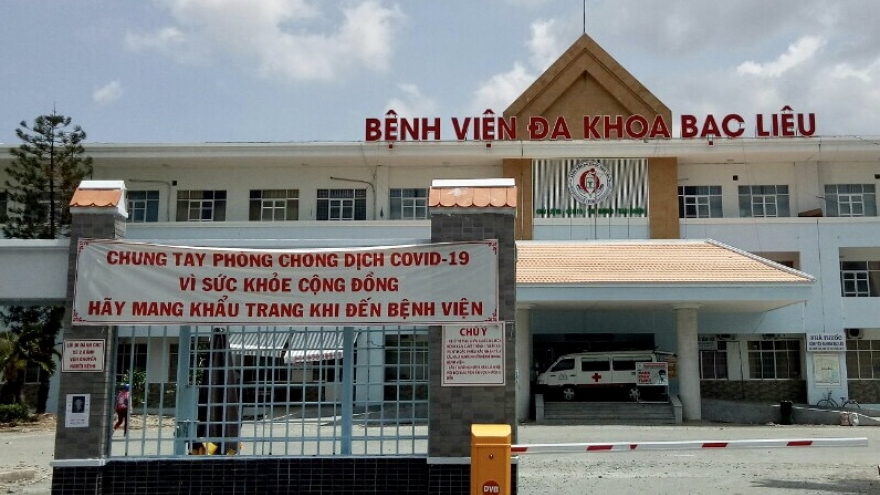 Vụ để người bán hàng rong tiếp xúc với BN Covid-19: Kỷ luật 3 cán bộ