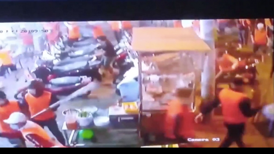 Điều tra vụ hàng chục giang hồ đập phá quán ốc ở TPHCM