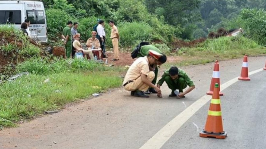 Xe tải tông vào xe máy khiến 1 người tử vong tại chỗ