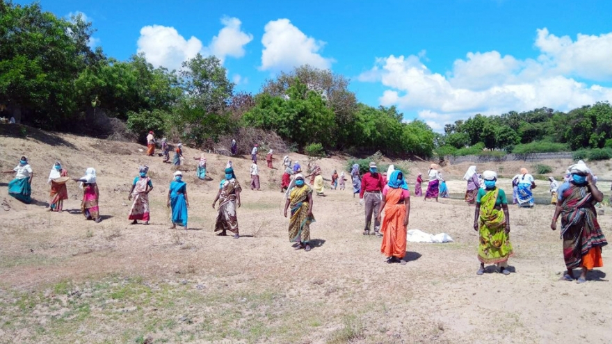 Làn sóng Covid-19 ở Ấn Độ đã chuyển từ thành thị về nông thôn