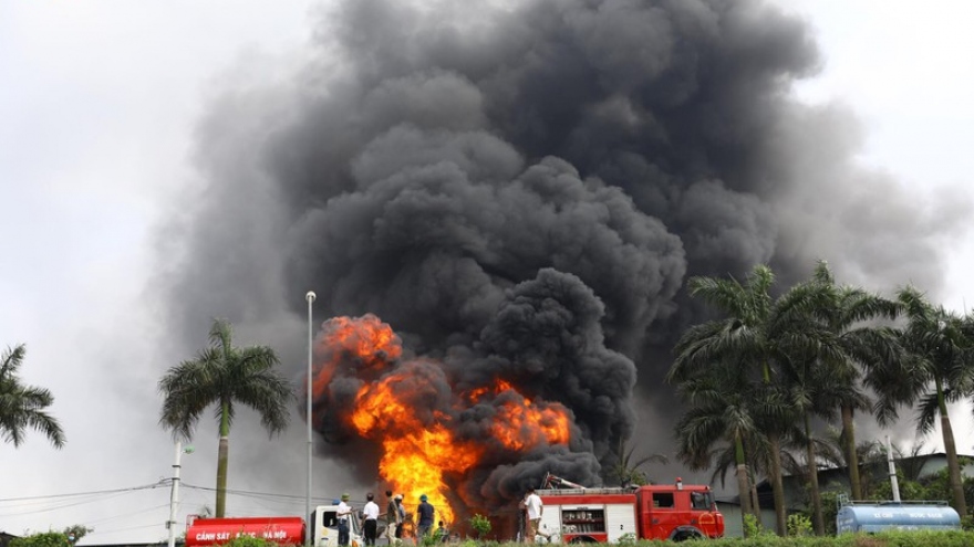 Hoang mang sau vụ cháy kho hóa chất tại Hà Nội