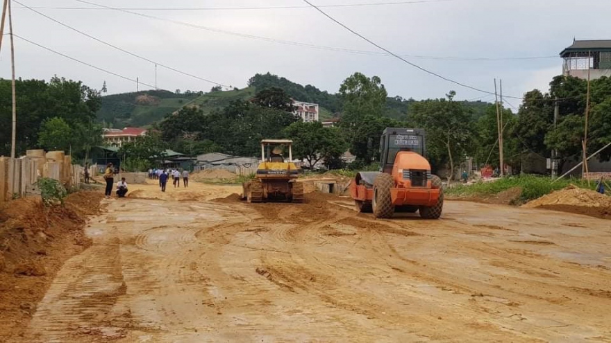 Sơn La thi công con đường chưa đầy 1km sau nhiều năm dang dở