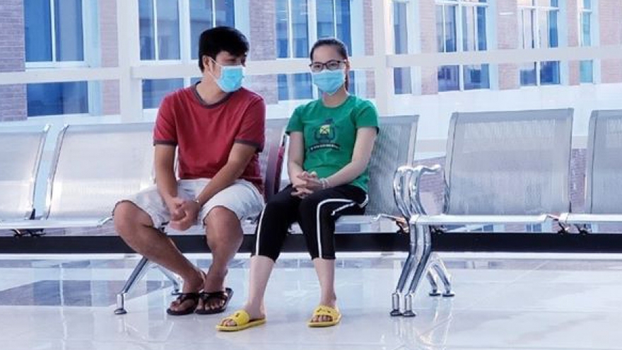 Ba mẹ Song Nhi: Bằng mọi giá để mang các con đến với thế giới này