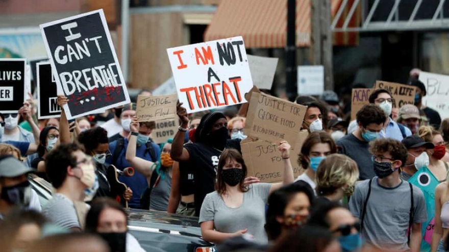 Bạo lực gia tăng trong các cuộc biểu tình ở Mỹ, một thanh niên bị bắn chết