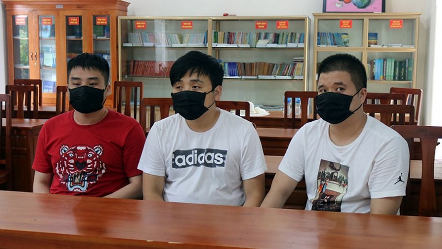 Bắt và buộc cách ly nhóm người nước ngoài nhập cảnh trái phép