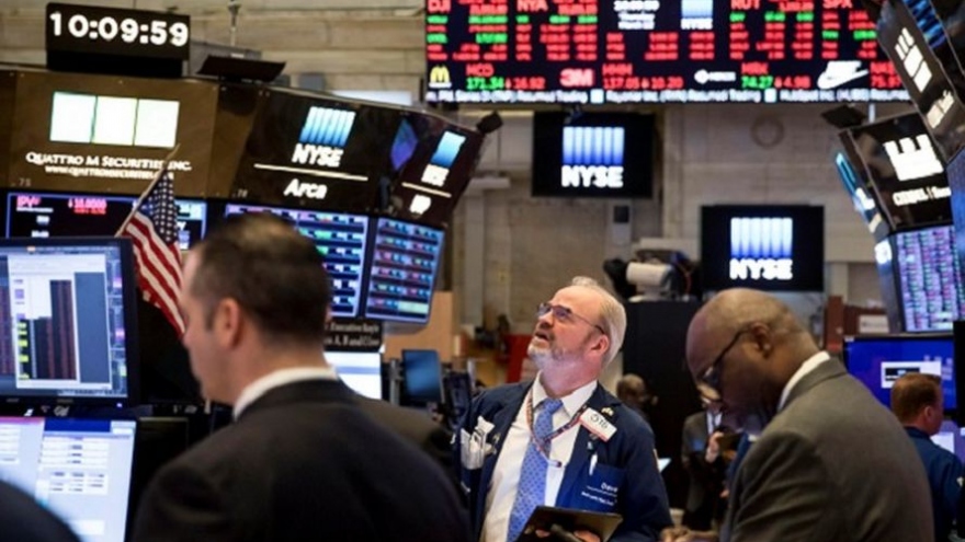 FED lo ngại làn sóng Covid-19 sẽ khiến kinh tế Mỹ suy thoái sâu hơn