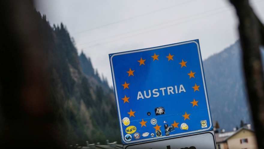 Áo khôi phục các biện pháp hạn chế khi dịch Covid-19 tái bùng phát