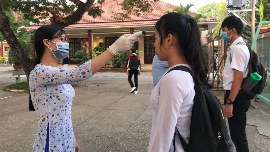 Học sinh Bình Dương và Bình Phước đi học lại từ ngày 4/5