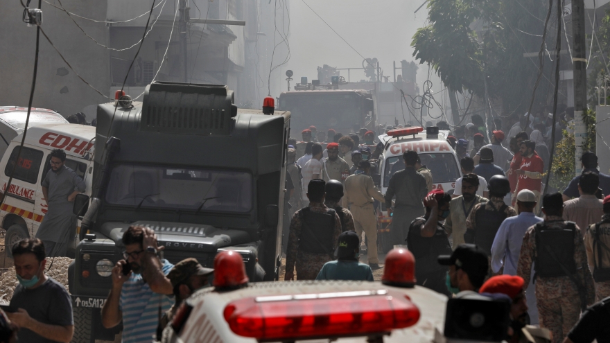 Chiếc máy bay rơi xuống khu dân cư tại Pakistan đã hoạt động 15 năm