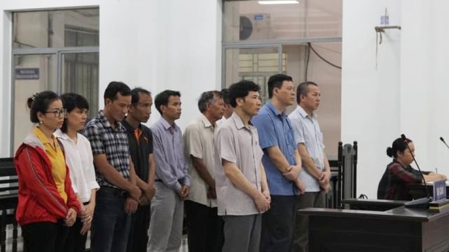 Các bị cáo trong vụ tham ô tiền chống hạn tại Khánh Hòa được giảm án