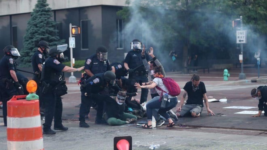 Hơn 60 phóng viên bị tấn công trong các cuộc biểu tình ở Mỹ