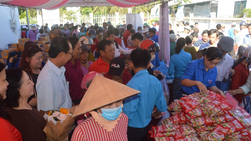 Phiên chợ nhân đạo đến với người nghèo Sóc Trăng