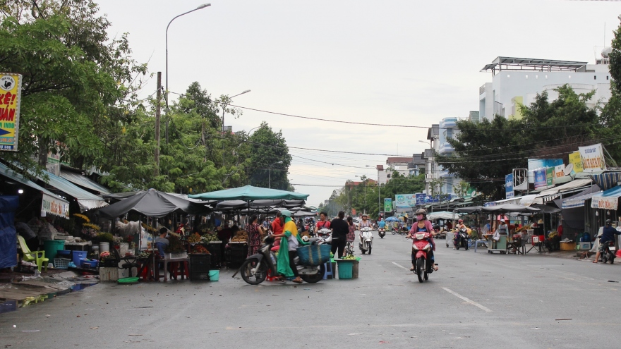 Đường mở đến đâu chợ tự phát mọc theo đến đó: Hiểm họa khôn lường