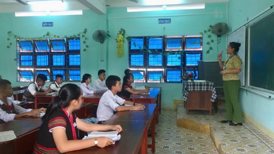 Học sinh Cơ Tu tại Đà Nẵng tập trung ôn thi vào lớp 10