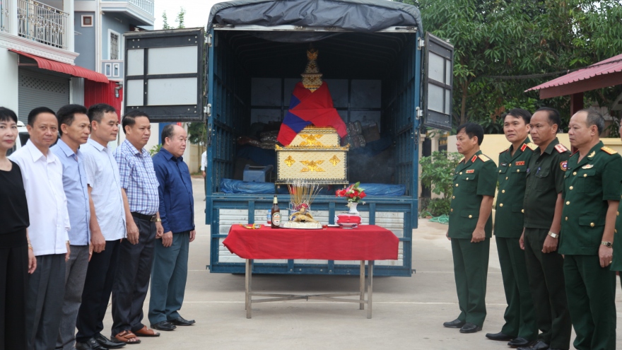 Quy tập, đưa hài cốt liệt sĩ Việt Nam hy sinh tại Lào về nước