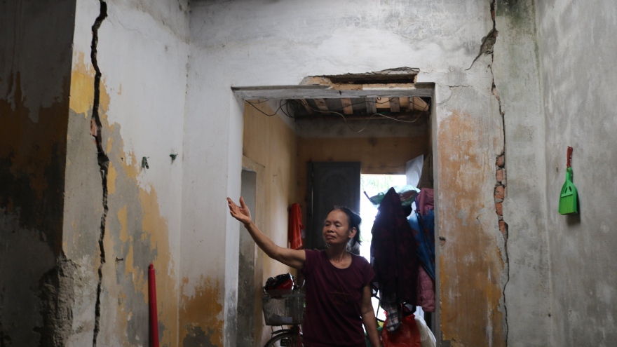 Nhà dân bị lún nứt vì đường mới, chủ đầu tư “phớt lờ” trách nhiệm