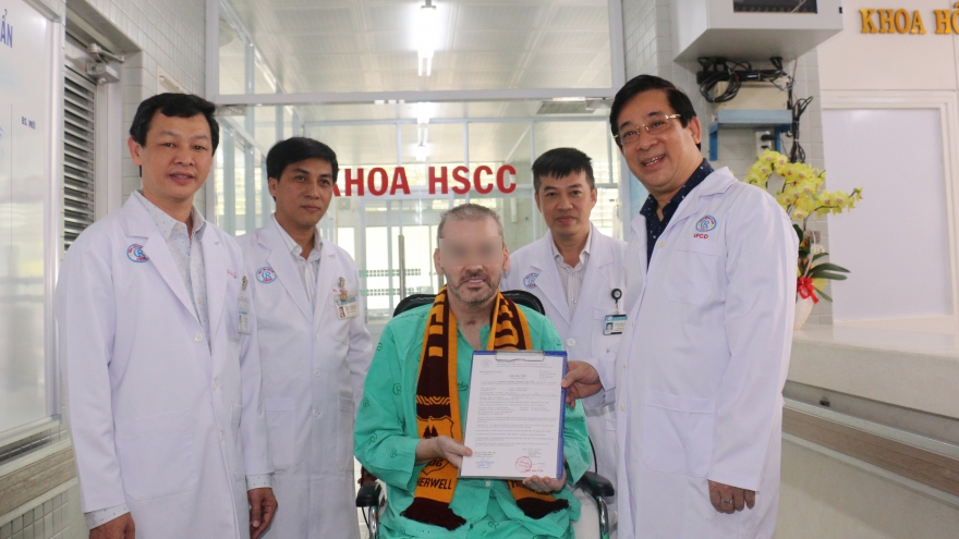 Đại diện CDC Mỹ chúc mừng sự thành công của Bệnh viện Chợ Rẫy