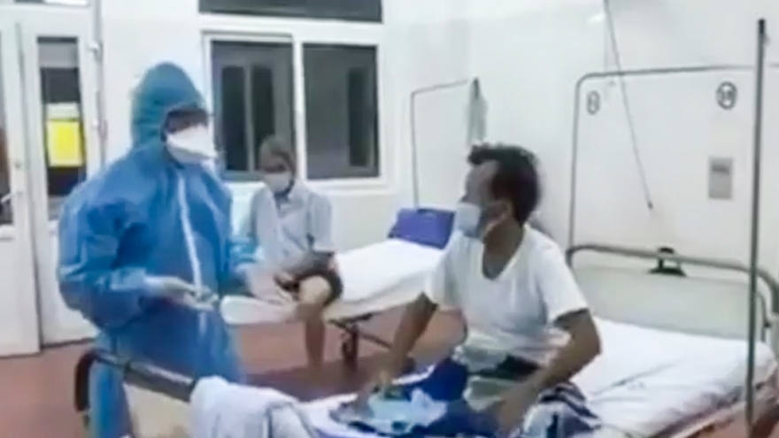 Clip bác sĩ hát với bệnh nhân trong điểm cách ly đốn tim cộng đồng mạng
