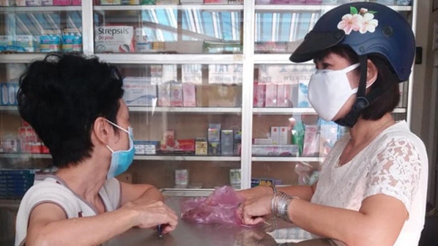 Tiền Giang tái diễn tình trạng khẩu trang khan hàng, sốt giá