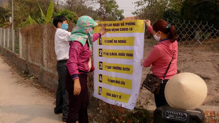 Nhiều hình thức giúp người dân tộc thiểu số biết cách phòng dịch