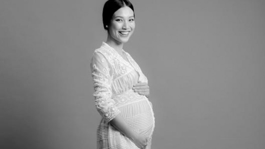 MC Hoàng Oanh tự tin khoe bụng bầu sắp sinh