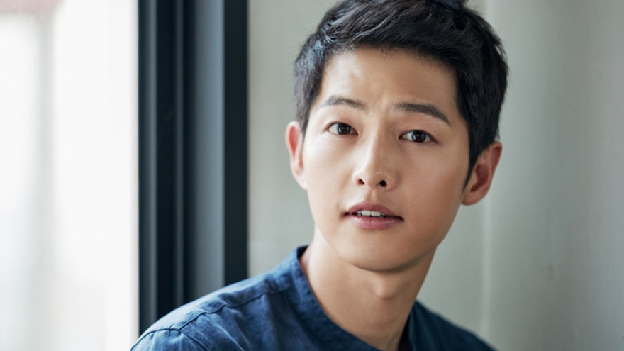 Song Joong Ki hẹn hò nữ luật sư sau khi ly hôn Song Hye Kyo?
