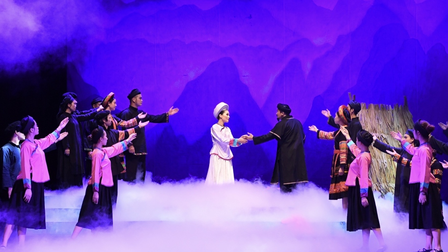 “Chuyện tình Khau Vai“ hồi sinh sân khấu cải lương hậu Covid-19