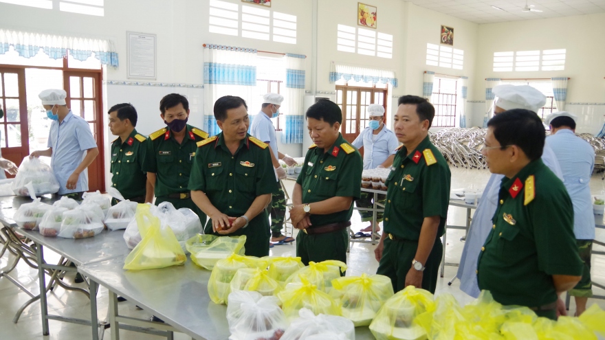 Cán bộ, chiến sĩ Sóc Trăng phát huy tinh thần “bộ đội Cụ Hồ” tại khu cách ly